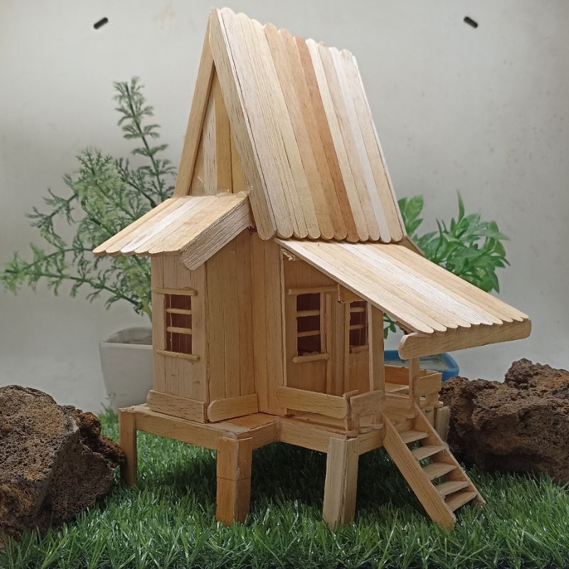 miniatur rumah adat Kalimantan Selatan stik es krim