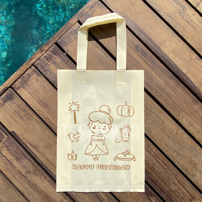 

TAS ULTAH ANAK BISA CUSTOM NAMA - TAS ULANG TAHUN ANAK - GOODIE BAG SPUNBOND ULANG TAHUN CUSTOM - HAMPERS ULANG TAHUN - GOODIE BAG SNACK ULANG TAHUN ANAK