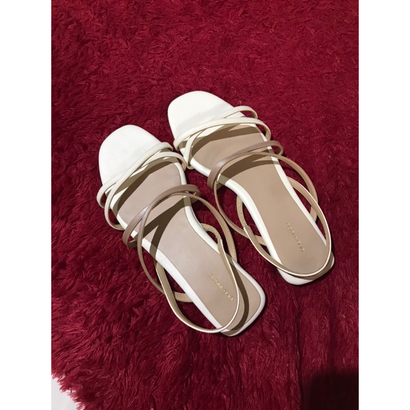 PRELOVED KARLEEN URBAN N CO WHITE GOLD SIZE 38 SANDAL SANDLAS TALI SANTAI KONDANGAN BUKN CK PEDRO VI