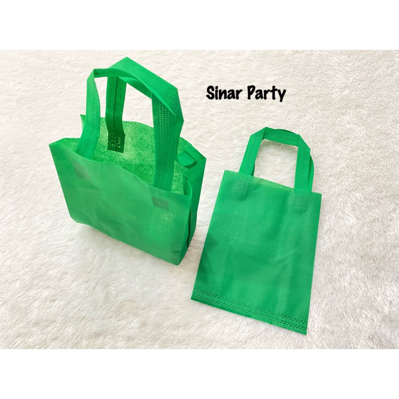 

Tas Kanvas Ukuran 19,5 x 8 x 25