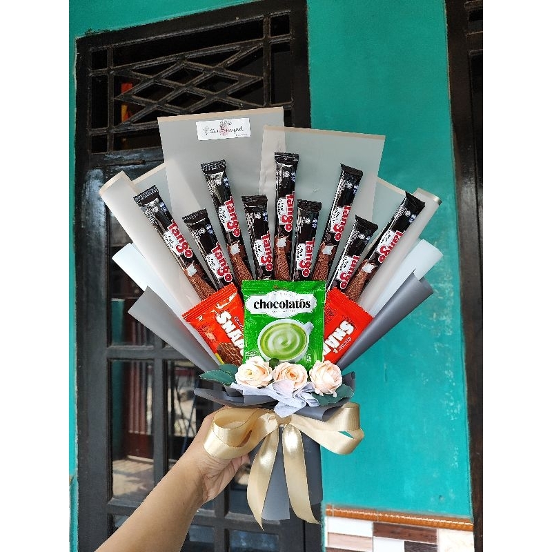 

Letta - buket snack tango + bunga mawar premium | snack bouquet | bucket snack jajan