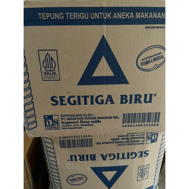 

TEPUNG TERIGU SEGITIGA BIRU 500 GRAM