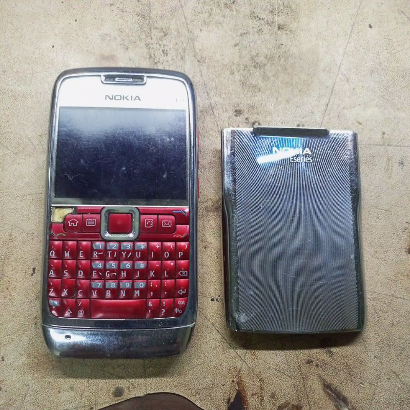 NOKIA E71 Bahan