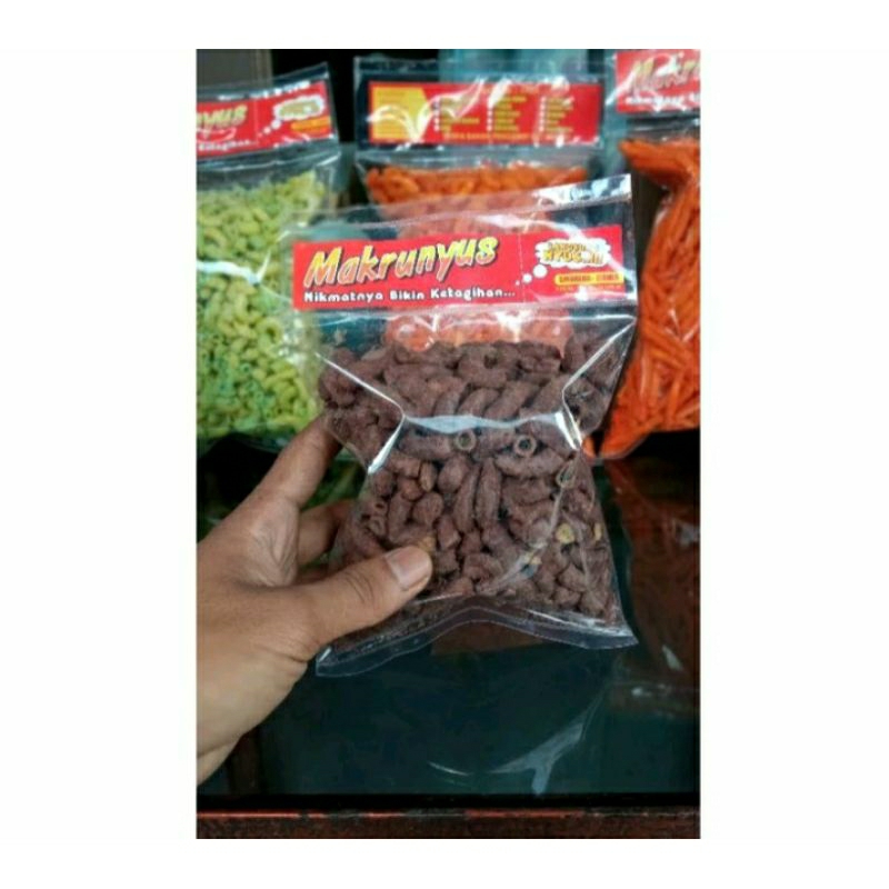 

makroni makrunyus rasa coklat