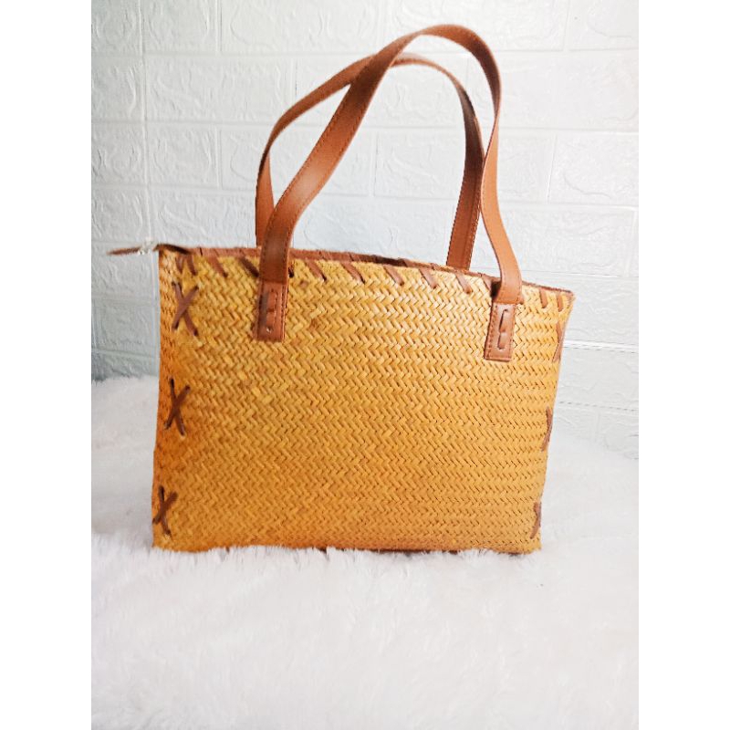 Tas pandan kepang sulam strip/ Tas pandan kepang sulam x/ Tasmendondong/ Tas etnik