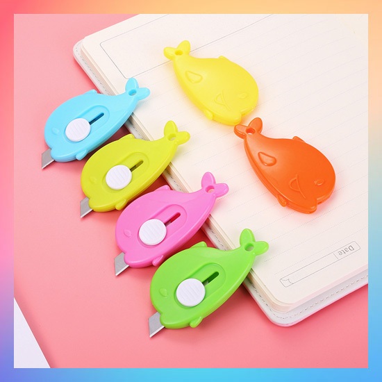 

Pisau Cutter Mini Karakter Lumba / Pisau Kater Packing Unboxing Paket Kecil / Alat Bantu Potong Dolphin / Pisau Pemotong Kertas Mini Kantor Atk Sekolah Travel Portable Knife