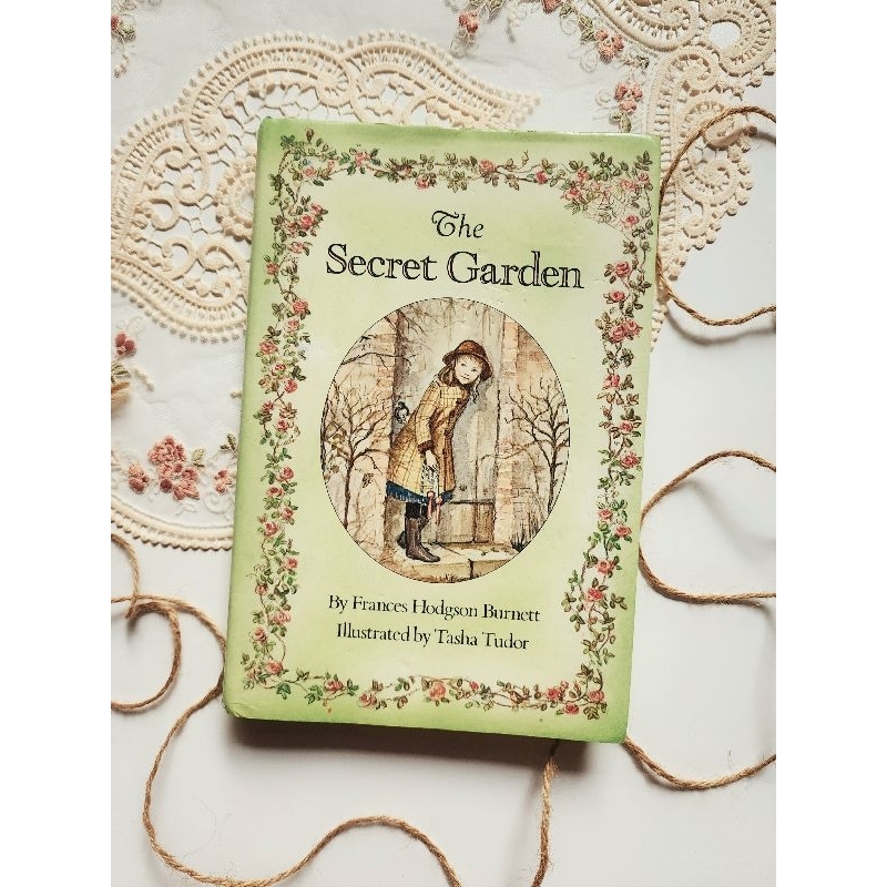The Secret Garden by Frances Hodgson Burnett and Tasha Tudor (Illustrator)