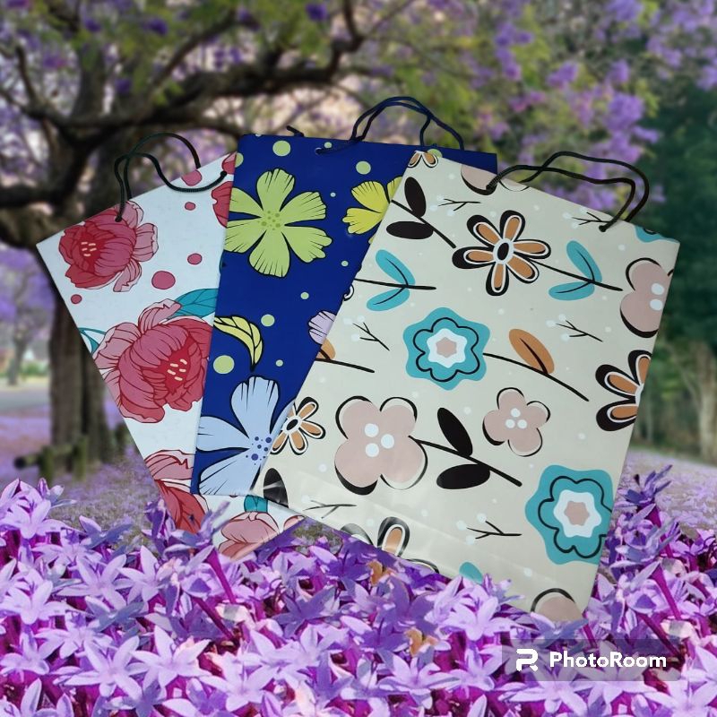 

PAPER BAG KERTAS KADO UKURAN /KECIL /SEDANG/ BESAR