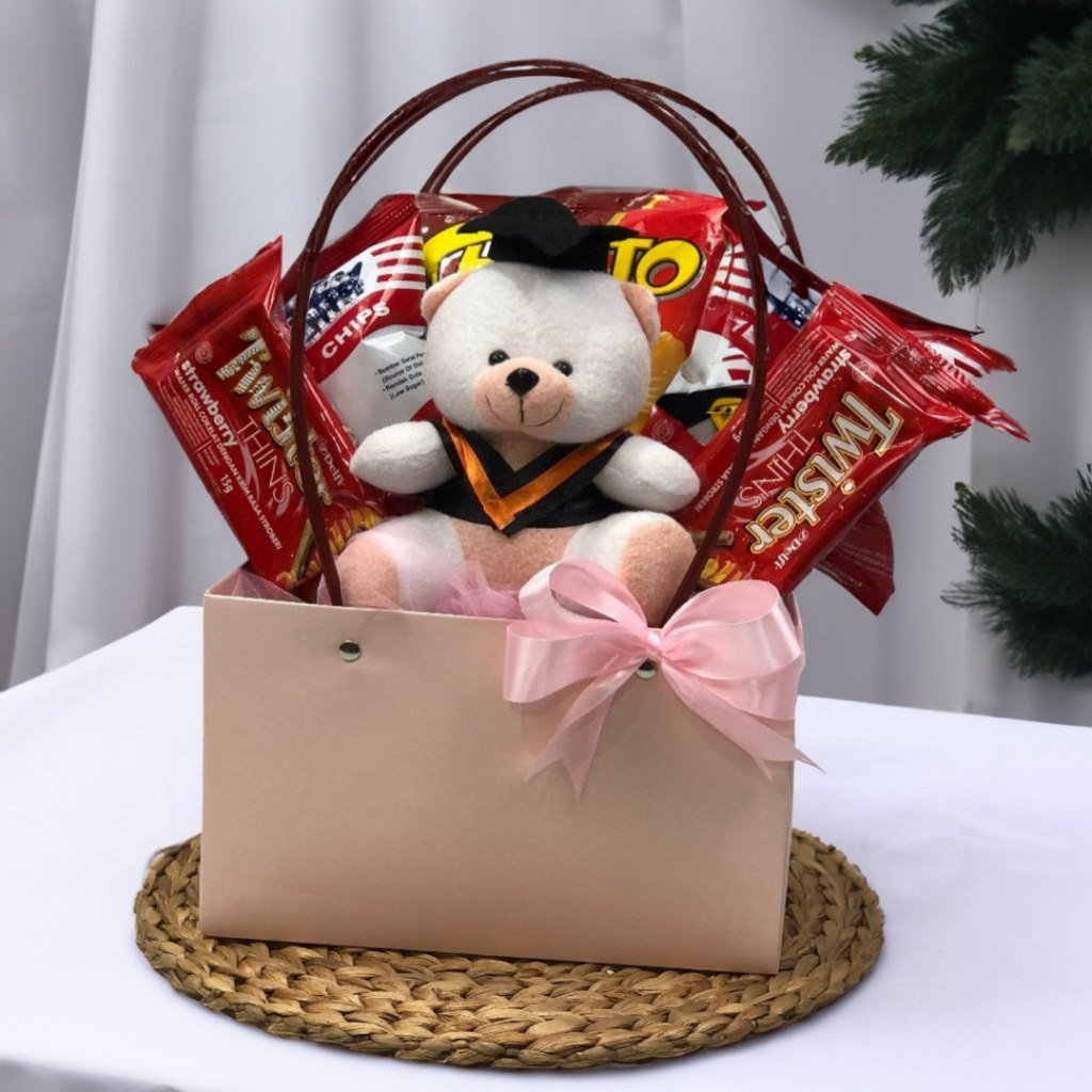 Buket snack kado wisuda cewek Bucket snack kado wisuda ulang tahun gratis kartu ucapan