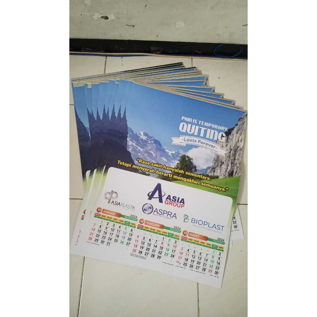 

KALENDER TRIWULAN 38 CM X 53CM PLUS LOGO FULL WARNA CUSTOM DESAIN