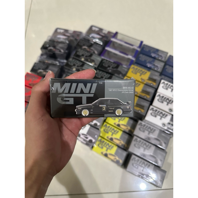 Mini GT 608 - Mini GT 1/64 BMW M3 #3 JPS Team BMW'87 ATCC Championship