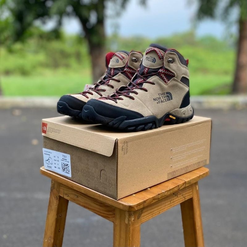 sepatu naik gunung TNF SEPATU OUTDOOR THE NORTH FACE ORIGINAL VIETNAM