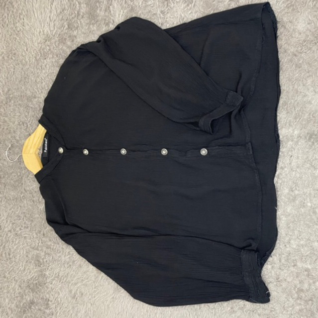 kemeja crop hitam fukutani