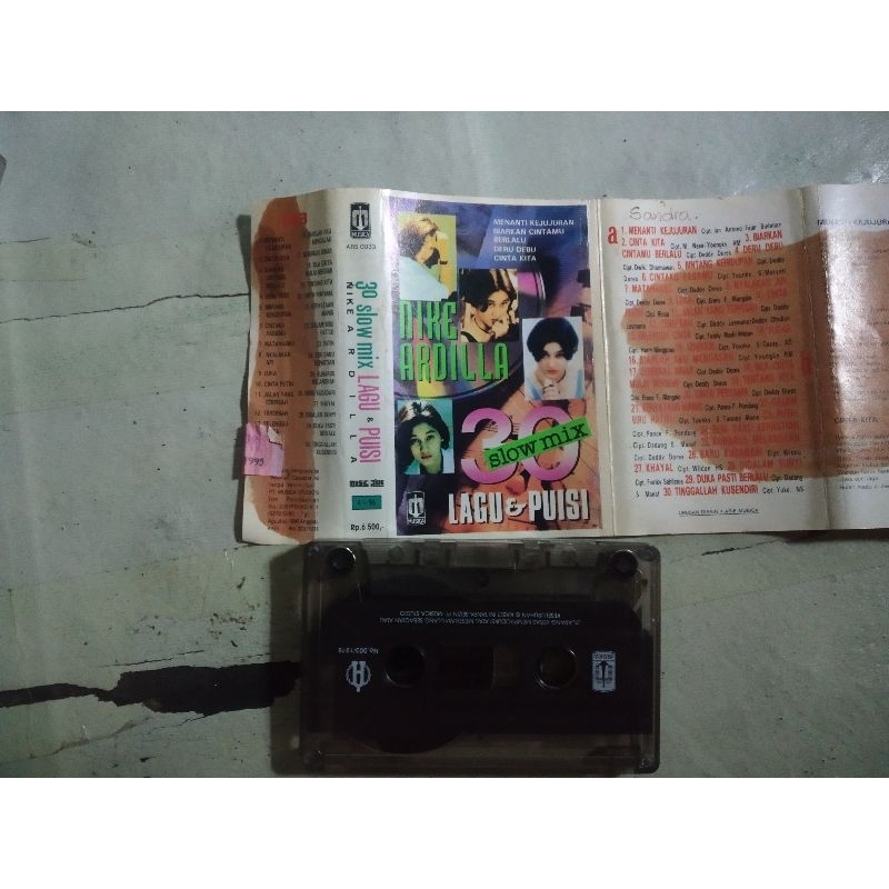 kaset Nike Ardilla 30 slow mix lagu dan puisi MATAHARIKU NYALAKAN API BIARLAH AKU MENGALAH TINGGALLA