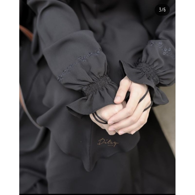 ditsy Lyssia Black NWT