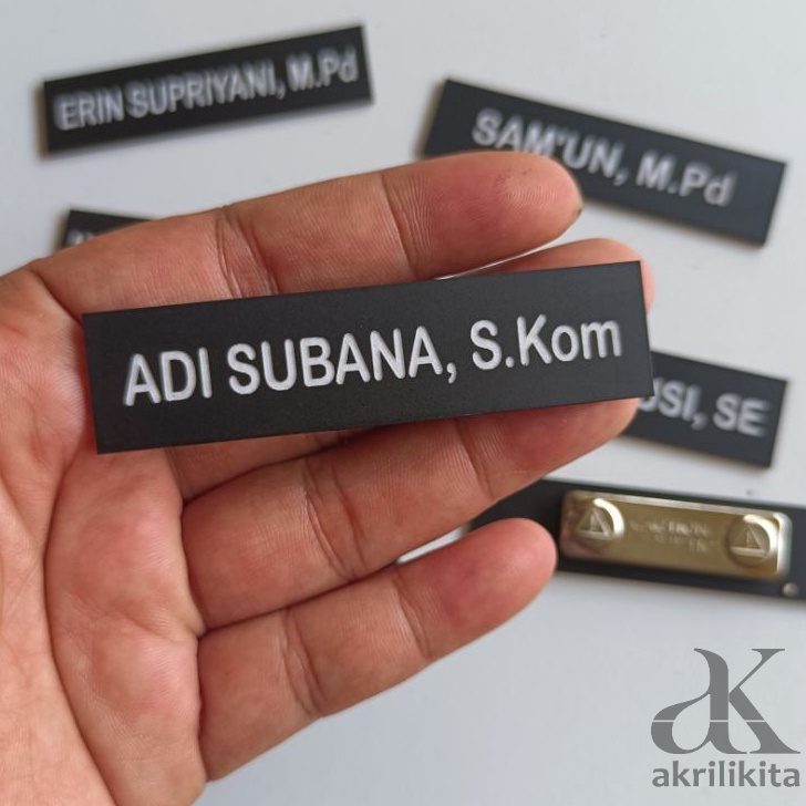 

Murah Name Tag Ukir Doff Grafir