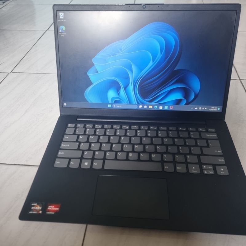 Lenovo Ryzen 3 5300U RAM 8GB SSD NVME 256GB