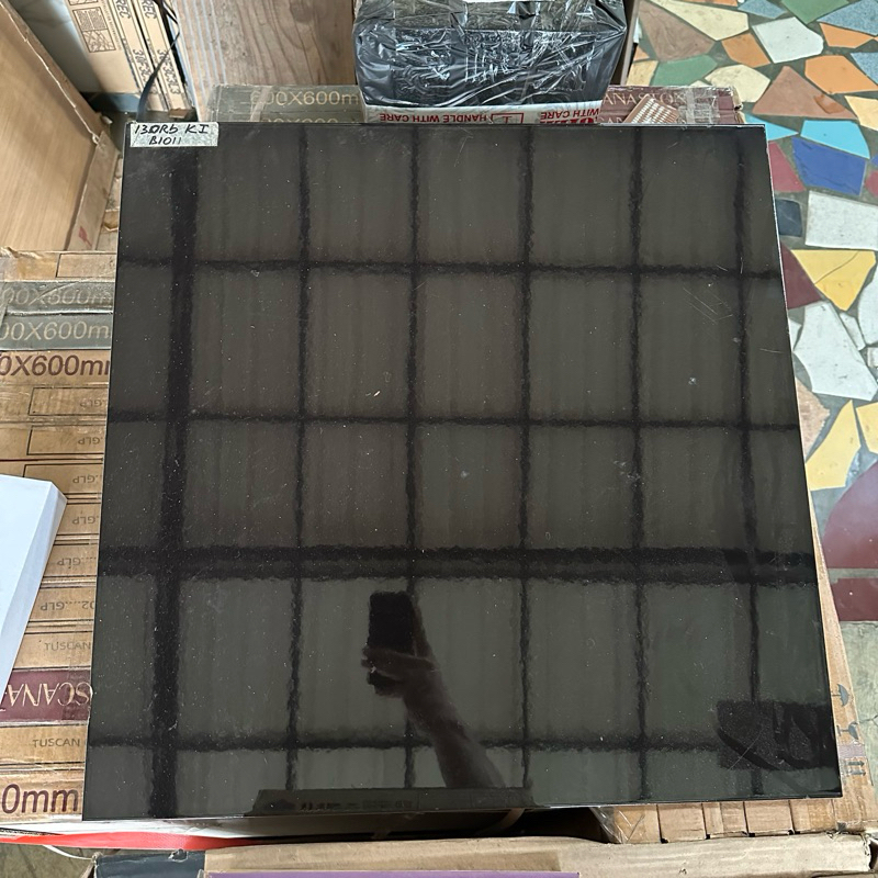 keramik bukan granit 60x60 hitam polos mengkilap licin