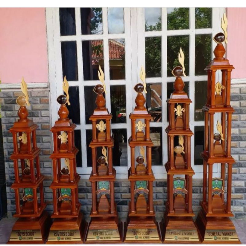 Piala pramuka/piala tunas kelapa /piala kayu custom