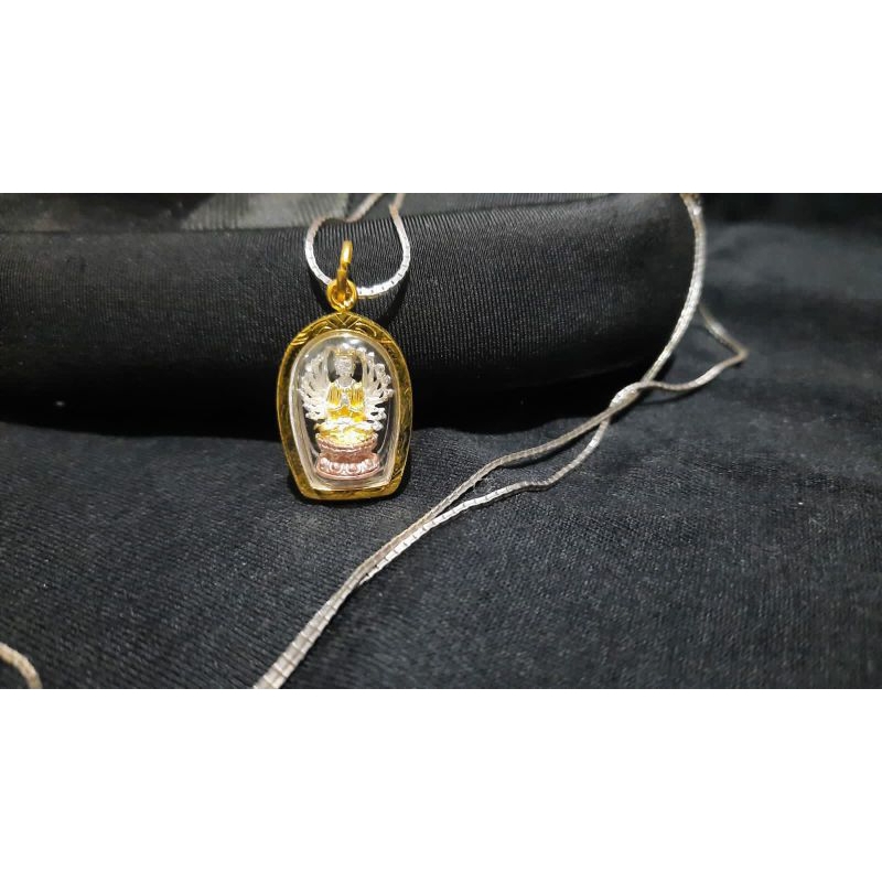 liontin kwan im tangan seribu