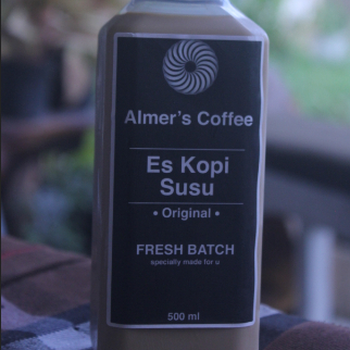 

Es Kopi Susu Original Botol 500 ml / Latte | Almer's Coffee