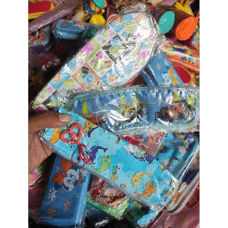 

tempat/tepak/wadah pensil resleting kecil random R3