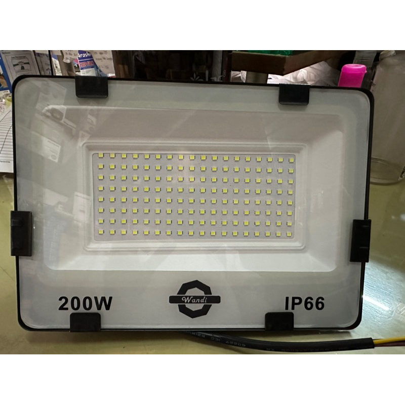 Lampu sorot tembak Wandi 100 / 200 watt kap sorot Putih / Kuning warm white