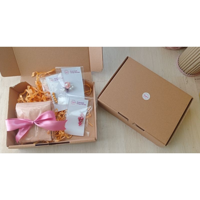 

Paket Bingkisan Hari Guru