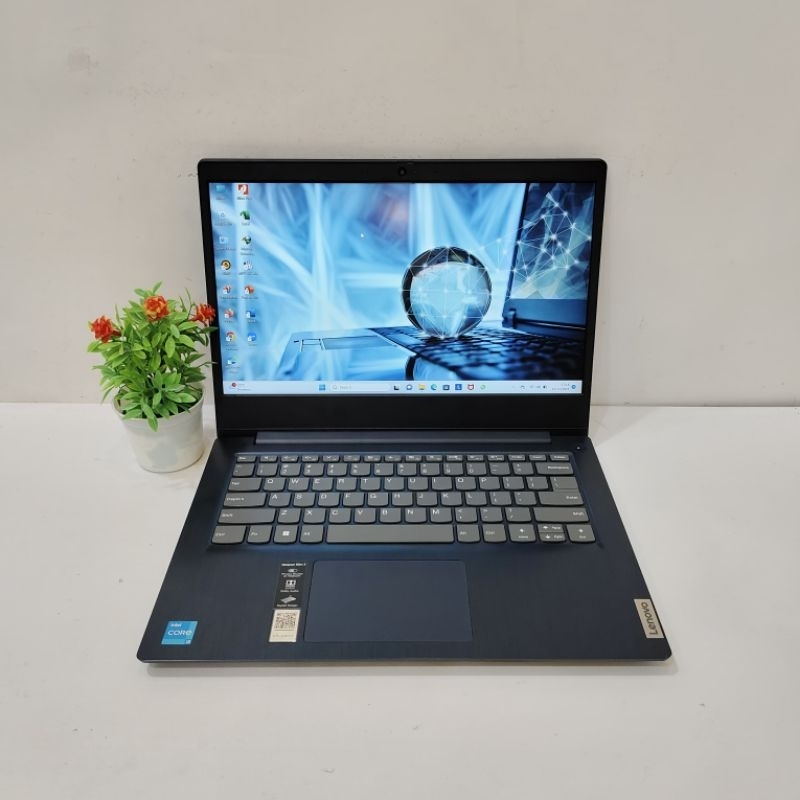 LENOVO IDEAPAD SLIM 3 Intel core i3-1115G4 display slim FHD RAM 8 SSD 256GB