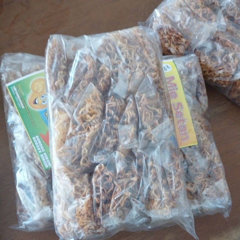 

mie pedas isi 20pcs