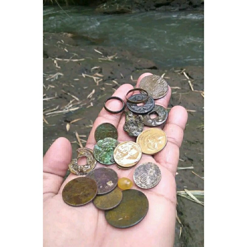 3 buah koin temuan sungai