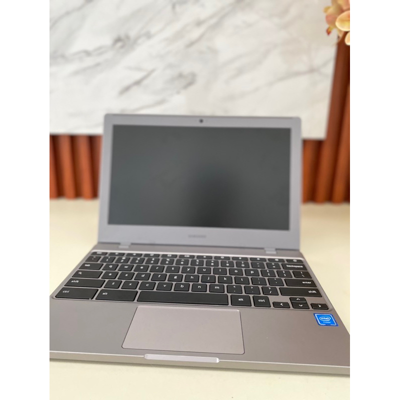 ( LIKE NEW ) LAPTOP CHROMEBOOK 4 SAMSUNG - CELERON 32GB 4GB  RESMI SEIN / SAMSUNG CHROMEBOOK 4