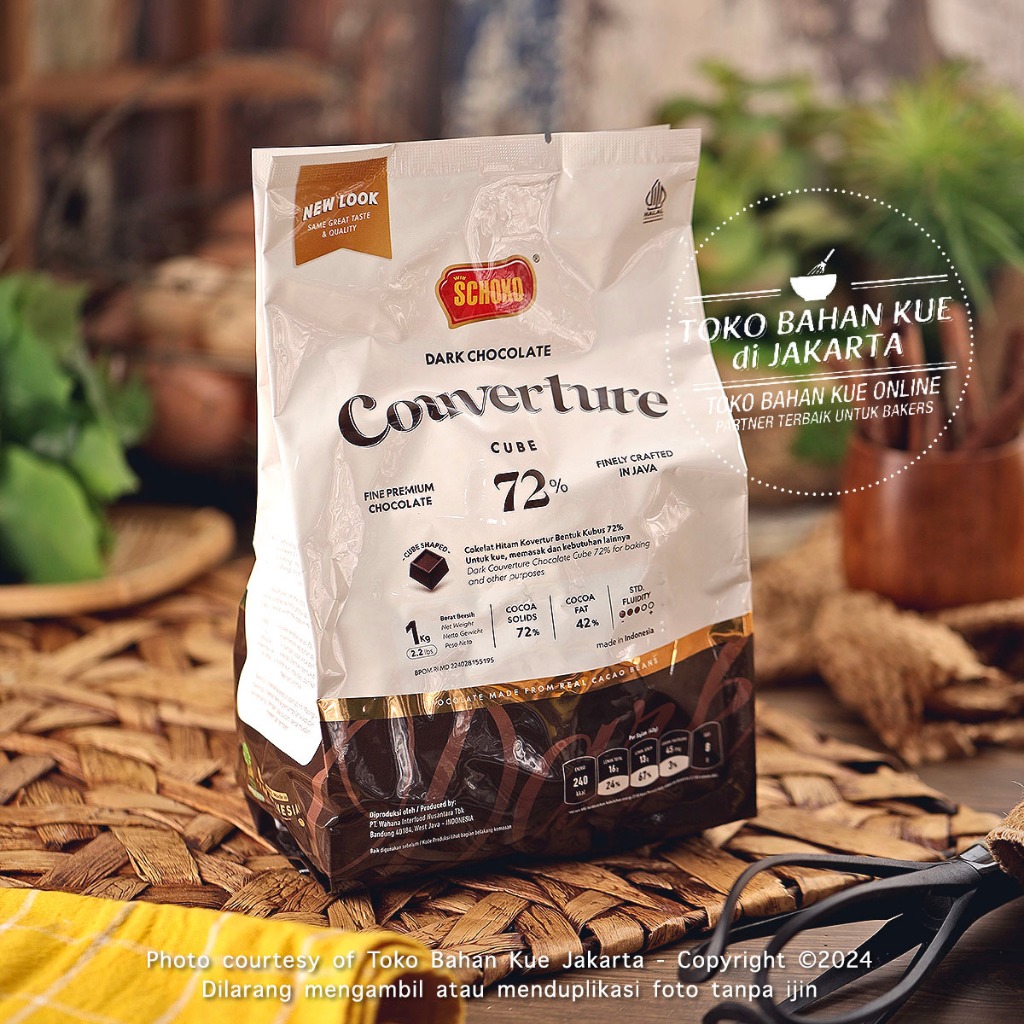 

Schoko Dark Couverture Chocolate CUBE 72% 1kg Cokelat Baking Coklat