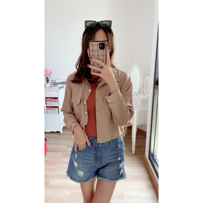 Kemeja Crop Lengan Panjang Wanita
