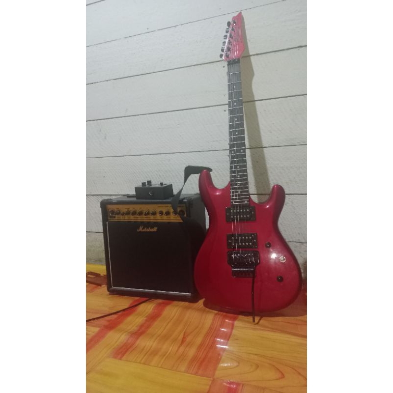 guitar IBANEZ + sound monitor+ effek