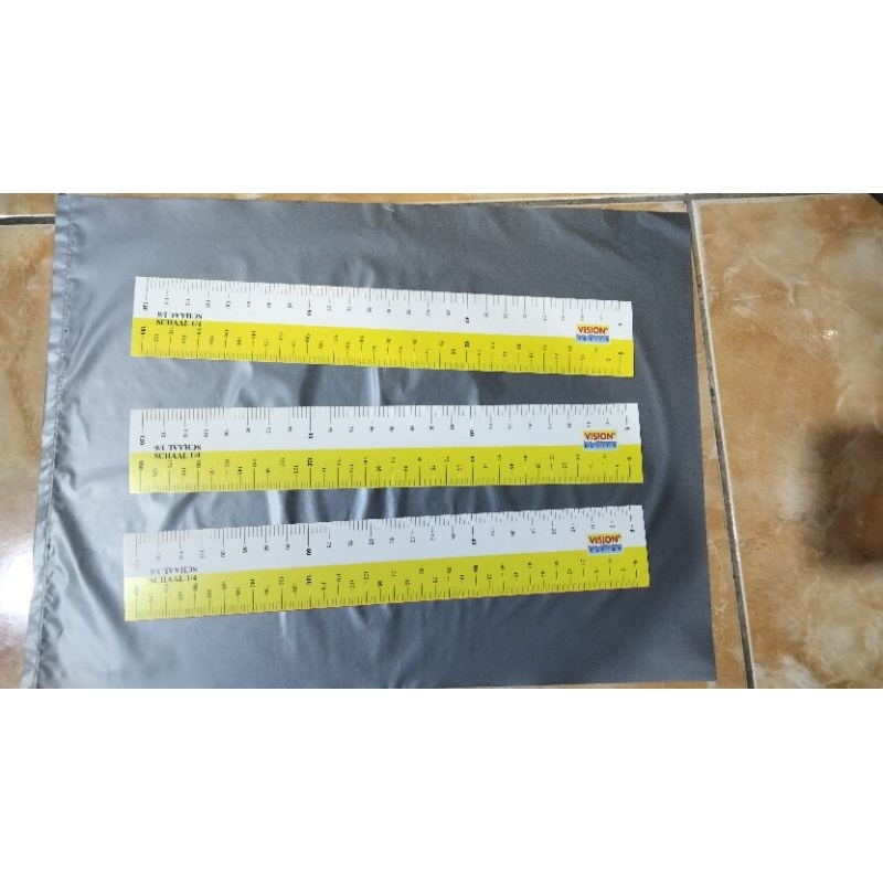 

Penggaris Skala untuk membuat pola kecil - kertas di laminating jadi awet untuk pemakaian nya