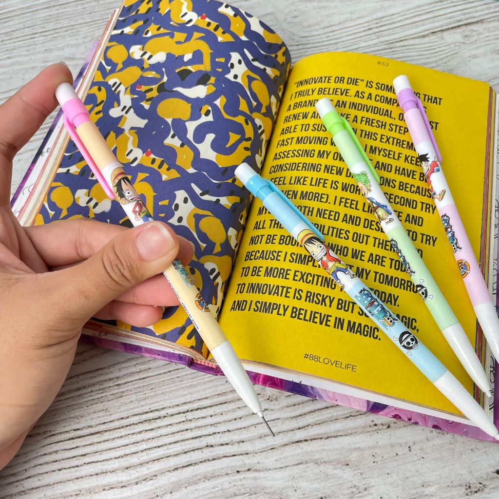 

Pensil Mekanik Motif One Piece Free Penghapus nya PCM-1039 Ready 4 Warna Best Quality Pensil Cetek Kartun ONE PIECE Collection Favorit Anak Alat Tulis Sekolah Kekinian Bisa COD