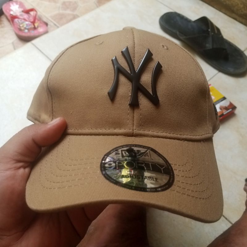 Topi New Era New York Cokelat Hitam Logo Besi / Metal Import Original