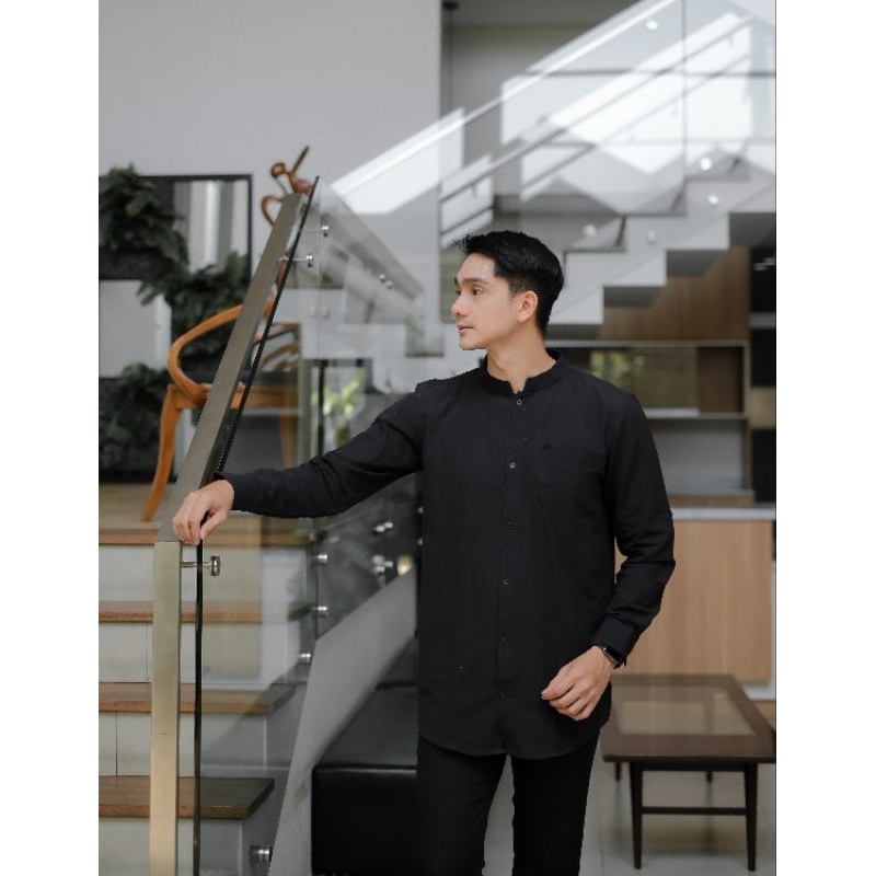Kemeja Koko Linen Lengan Panjang Hitam