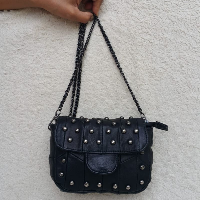 Tas Wanita Slingbag Mini Hitam Kulit Asli Tali Rantai