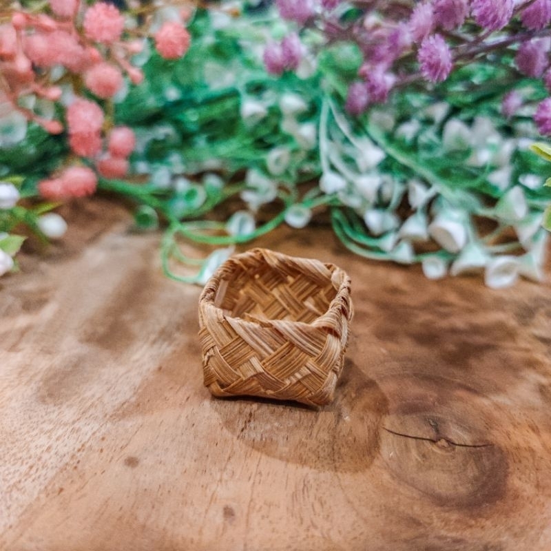 MINIATUR 1:12 BAKUL ROTAN (2.5 x 2.5 x 1.8 cm) BESEK BAMBU KECIL MAINAN