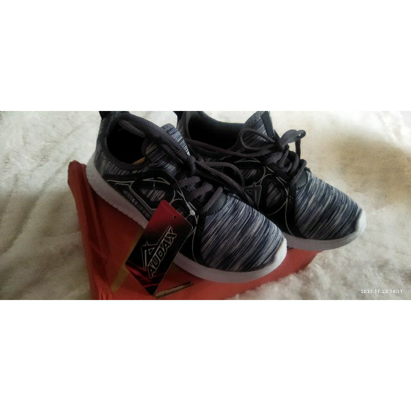 sepatu hitam  ,anak sekolah audax size 37