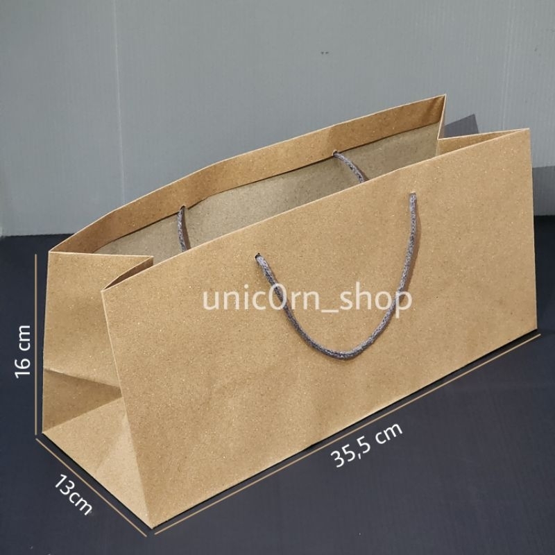 

Paperbag Coklat Polos Kraft 35,5x13x16cm ( isi 12 pcs )