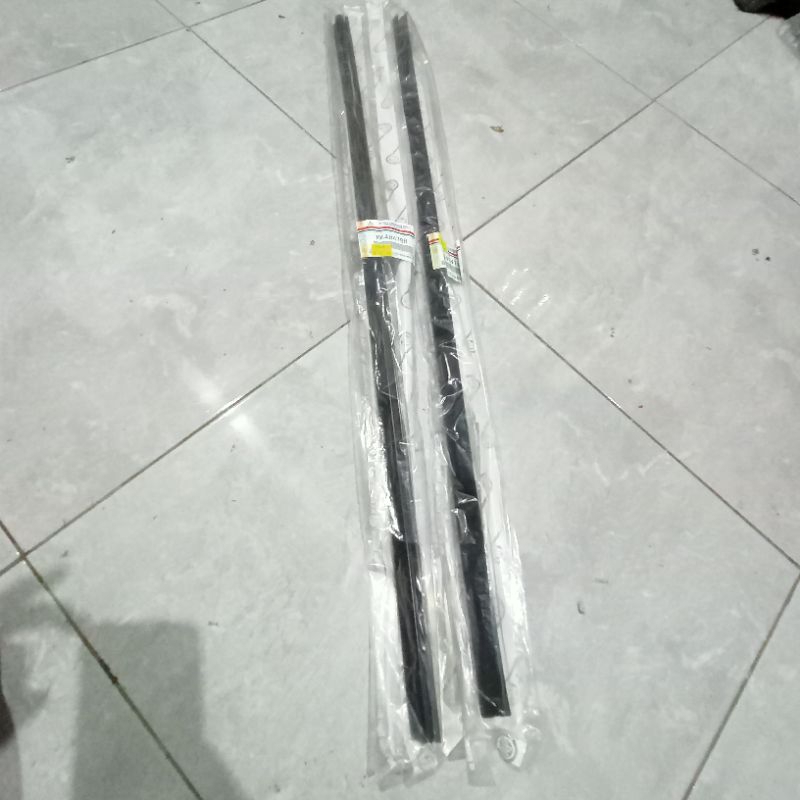 karet Lis pelipit kaca pintu bagian dalam canter Mitsubishi ps125 ps110 ORI original