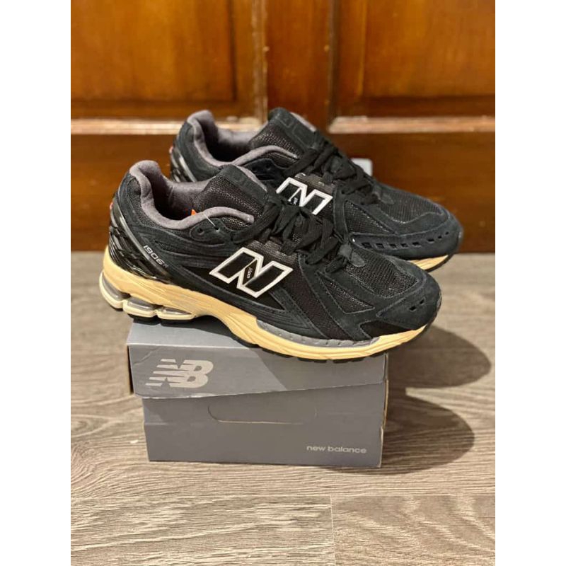 SEPATU RUNNING/CASUAL BLACK TAOS TAUPE