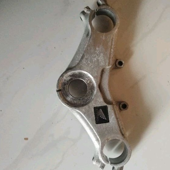 Segitiga atas Honda CBR 150R old karbu triple  clamp T