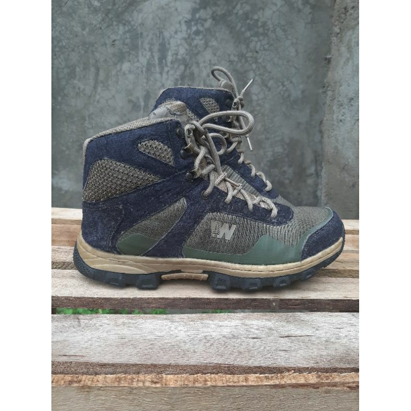 Sepatu  Boots Outdoors Weinbrenner (Bekas)
