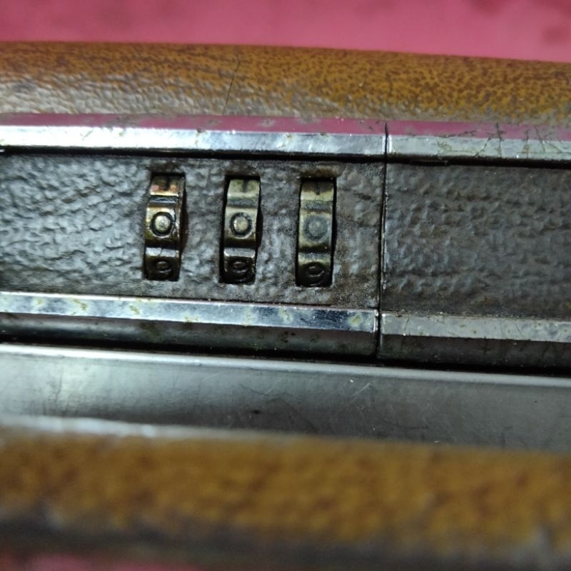 koper dokumen agar tertata rapi elegance AMERICAN TOURISTER jadul vintage antik lawas kuno rare lang