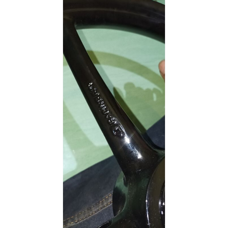 vleg rcb depan ring 17