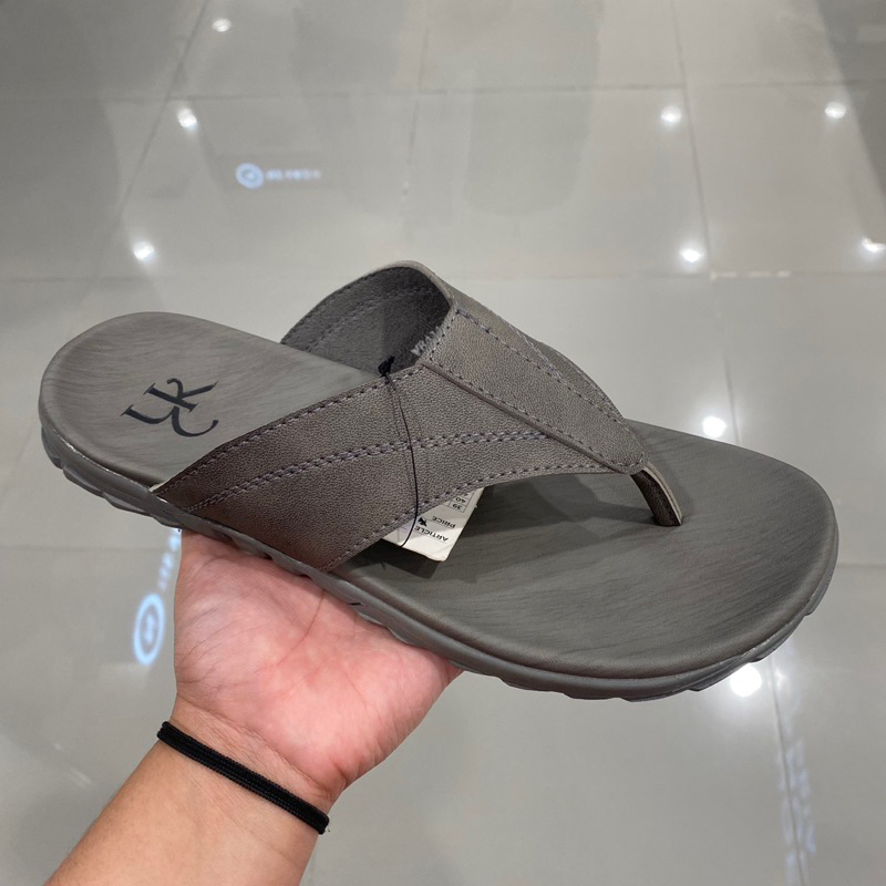 YONGKI KOMALADI SANDAL JAPIT MATAHARI